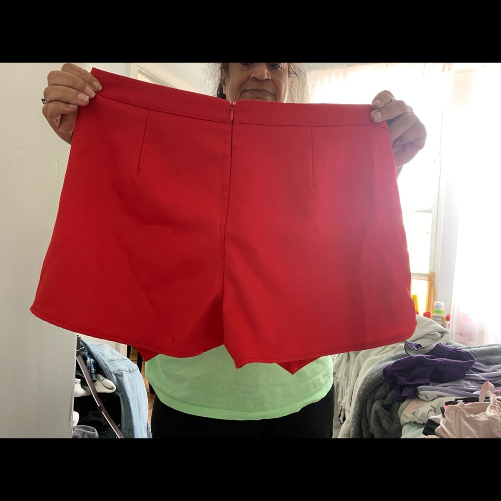 Red skort - Picture 2 of 2